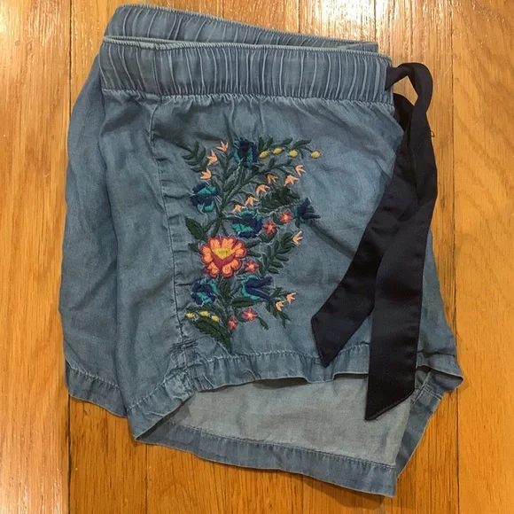 Old Navy Blue Embroidered Shorts, Size M - Picture 3 of 5